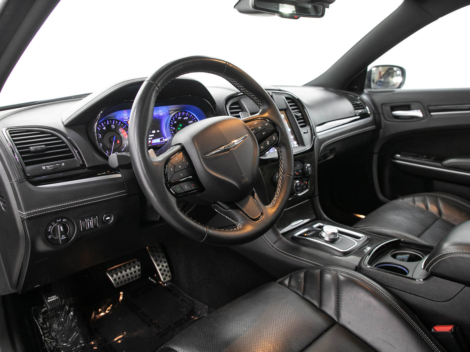 Used 2023 Chrysler 300 C RWD image 24