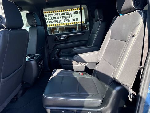 Used 2025 Chevrolet Suburban Premier AWD/4WD image 32