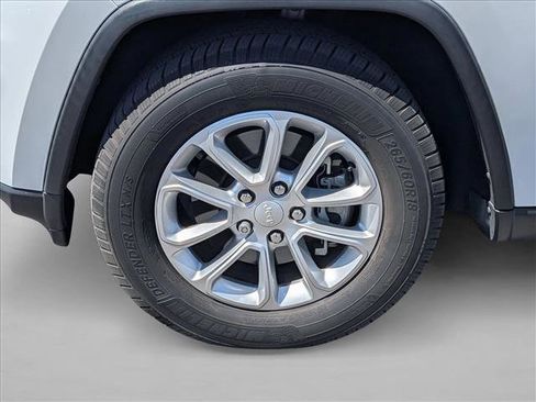 Used 2021 Jeep Grand Cherokee Laredo image 15