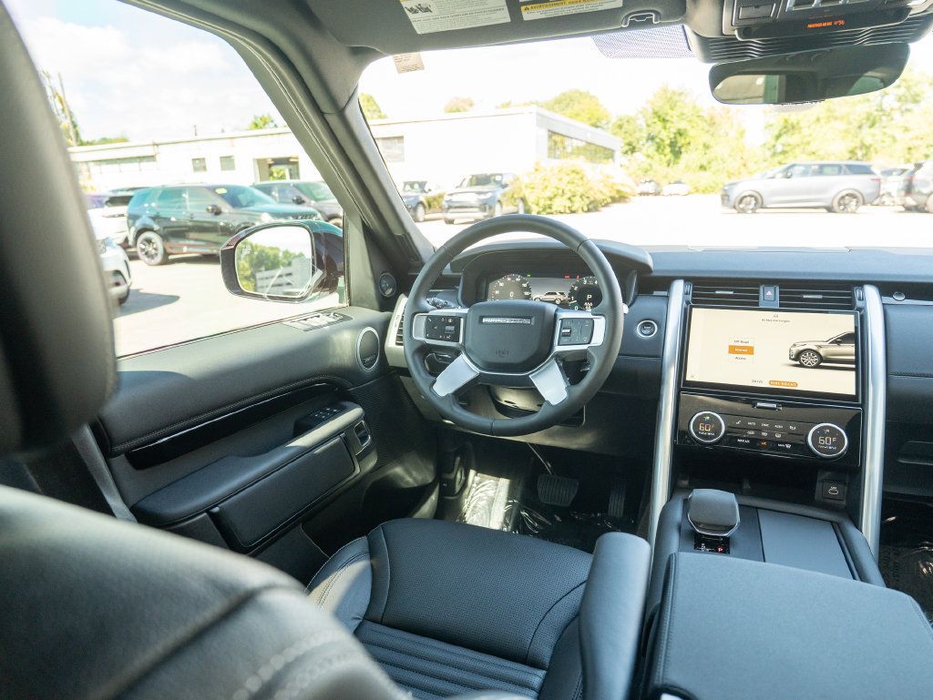 Used 2025 Land Rover Discovery S AWD/4WD image 19