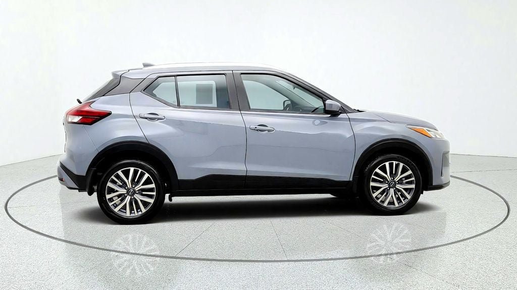 Used 2024 Nissan Kicks SV FWD image 4