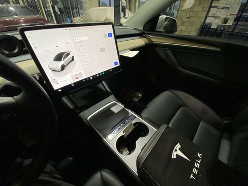 Used 2023 Tesla Model Y Long Range image 8