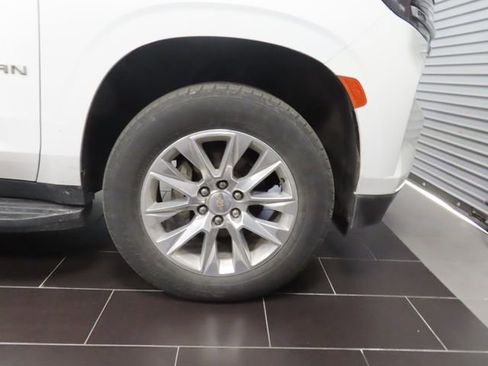 Used 2024 Chevrolet Suburban Premier image 16