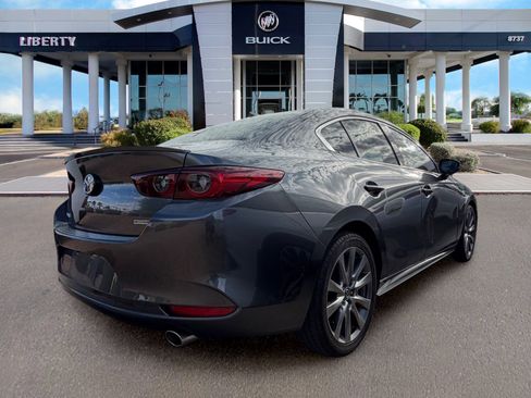 Used 2022 MAZDA MAZDA3 s FWD image 3