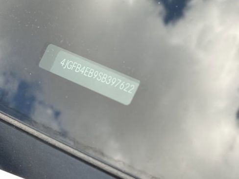 Used 2025 Mercedes-Benz GLE 350 4MATIC image 11