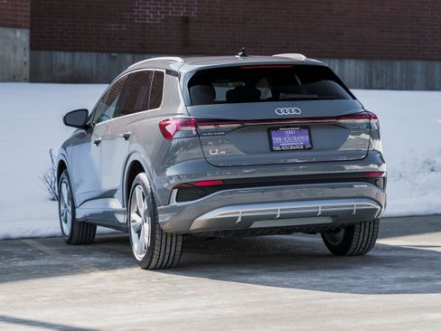 Used 2023 Audi Q4 e-tron Premium Plus w/ Premium Plus image 5