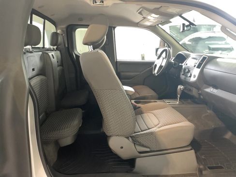 Used 2017 Nissan Frontier SV w/ SV Value Truck Package AWD/4WD image 17