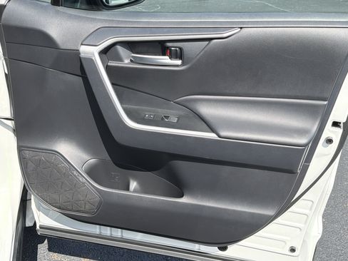 Used 2025 Toyota RAV4 XLE FWD image 14