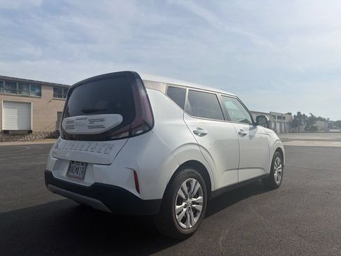Used 2023 Kia Soul LX FWD image 5