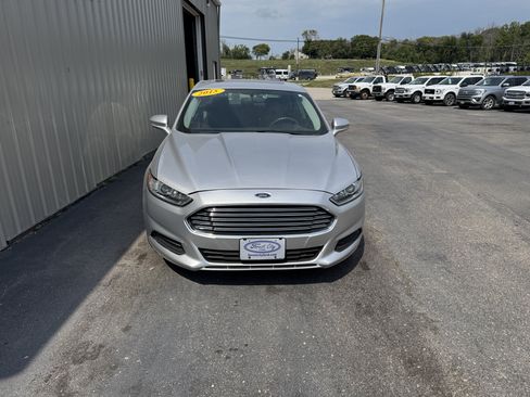 Used 2015 Ford Fusion SE FWD image 3