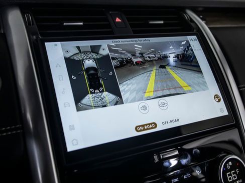 Used 2025 Land Rover Discovery Dynamic SE image 34