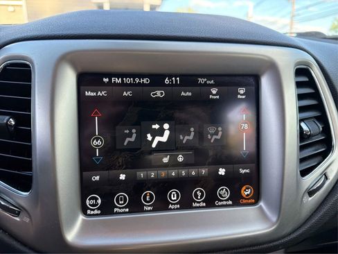Used 2018 Jeep Compass Latitude w/ Popular Equipment Group AWD/4WD image 30