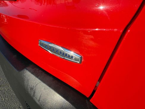 Used 2016 Jeep Renegade Latitude AWD/4WD image 4