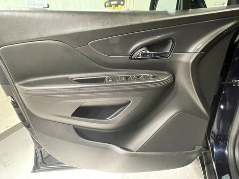 Used 2021 Buick Encore Preferred FWD image 18