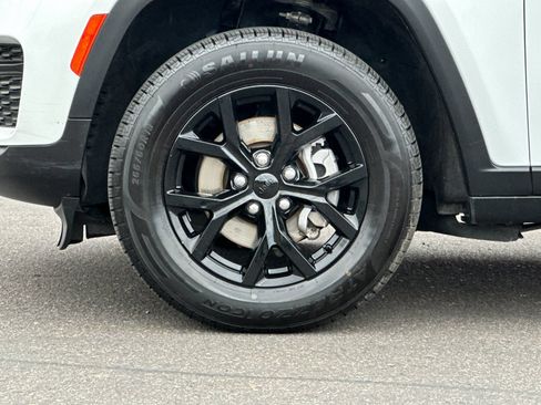 Used 2024 Jeep Grand Cherokee Altitude RWD image 23