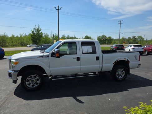 Used 2016 Ford F250 XLT w/ XLT Premium Package AWD/4WD image 9