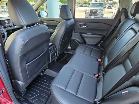 Used 2021 Nissan Rogue SV w/ Premium Package FWD image 14