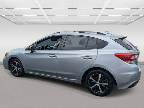 Used 2019 Subaru Impreza 2.0i Premium image 3
