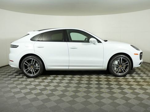 Certified 2023 Porsche Cayenne Turbo AWD/4WD image 8