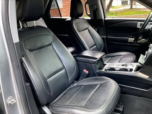 Used 2020 Ford Explorer XLT w/ Equipment Group 202A RWD image 28
