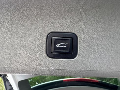 Used 2012 Cadillac SRX Premium FWD image 18