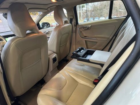 Used 2015 Volvo V60 T5 Premier image 19