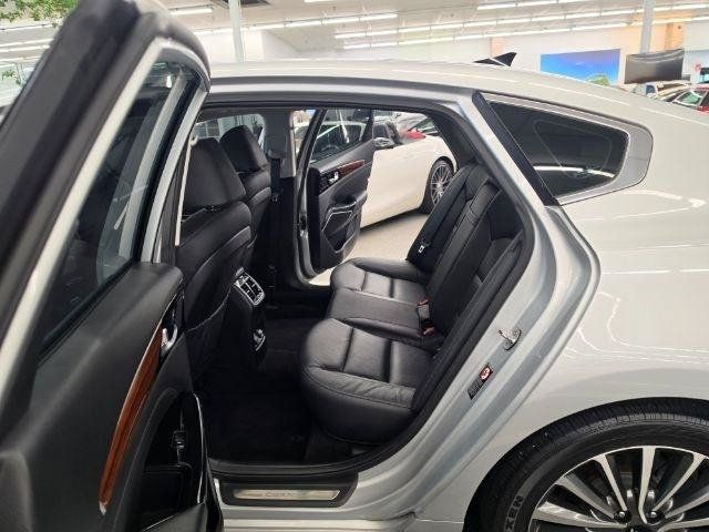 Used 2017 Kia Cadenza Premium w/ Luxury Package FWD image 33