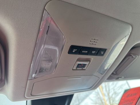 Used 2020 Toyota RAV4 XLE image 29