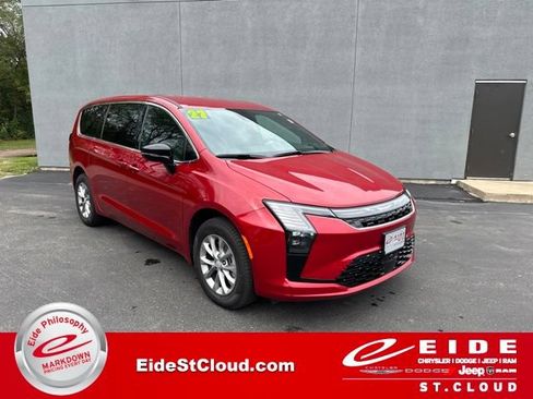 Used 2027 Chrysler Pacifica Select AWD/4WD image 1