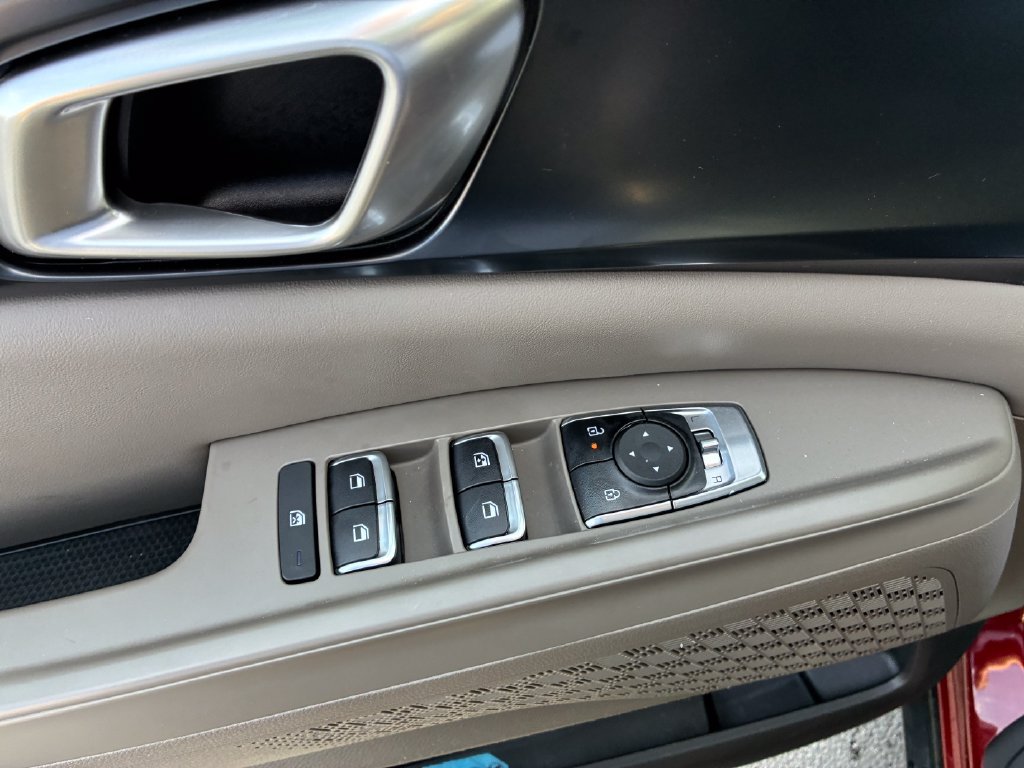 Used 2026 Kia Carnival FWD image 10
