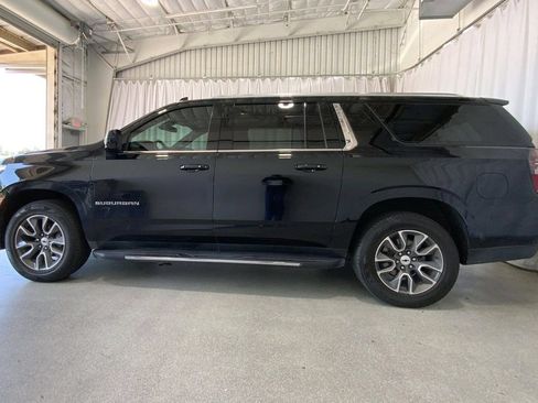 Used 2022 Chevrolet Suburban LT RWD image 26