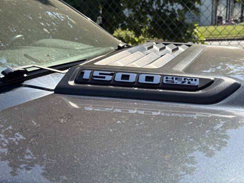 Used 2022 RAM 1500 Laramie AWD/4WD image 3