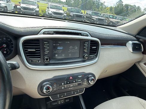 Used 2017 Kia Sorento FWD image 30