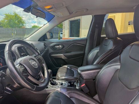 Used 2019 Jeep Cherokee Latitude Plus FWD image 5
