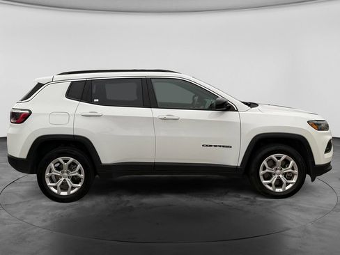 Used 2024 Jeep Compass Latitude AWD/4WD image 10
