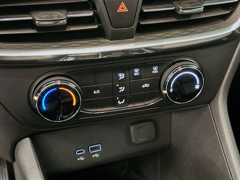 Used 2025 Buick Encore GX Preferred image 24