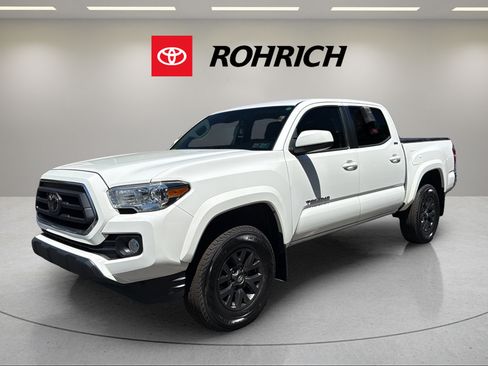 Used 2023 Toyota Tacoma SR5 w/ SR5 Appearance Package RWD image 1