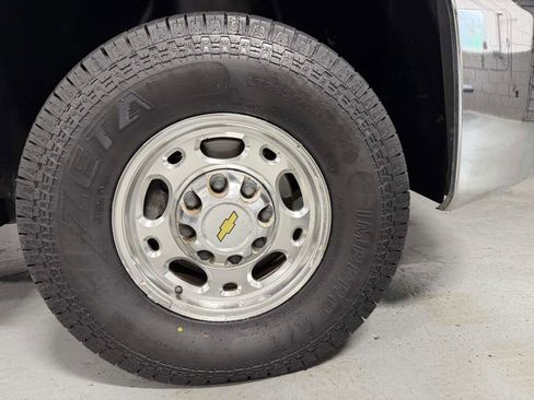 Used 2007 Chevrolet Silverado 2500 LT w/ 1LT Convenience Package image 2