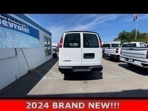 Used 2024 Chevrolet Express 2500 w/ Driver Convenience Package image 8
