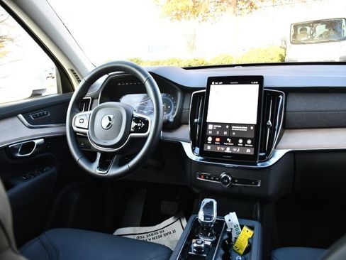 Certified 2025 Volvo XC90 B6 Plus image 20