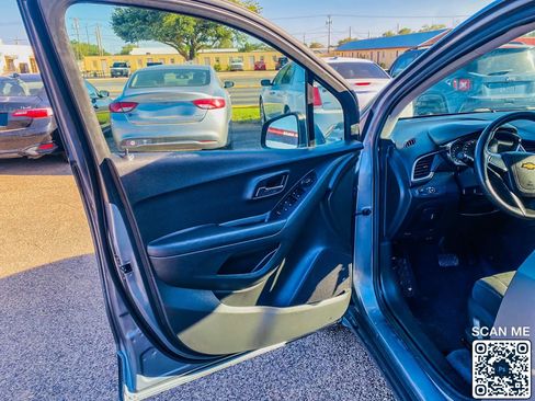 Used 2020 Chevrolet Trax LS image 15