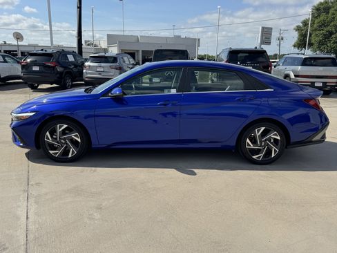 Used 2025 Hyundai Elantra Limited FWD image 7