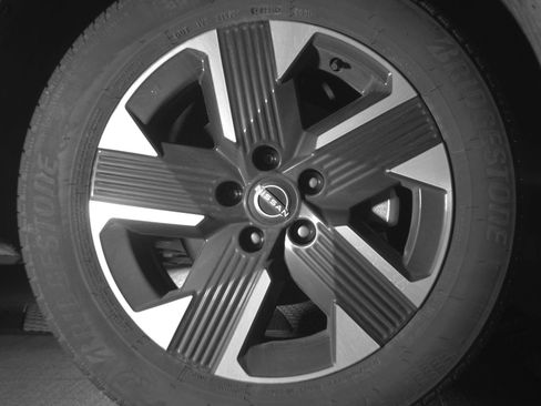 Used 2025 Nissan Kicks SV image 13