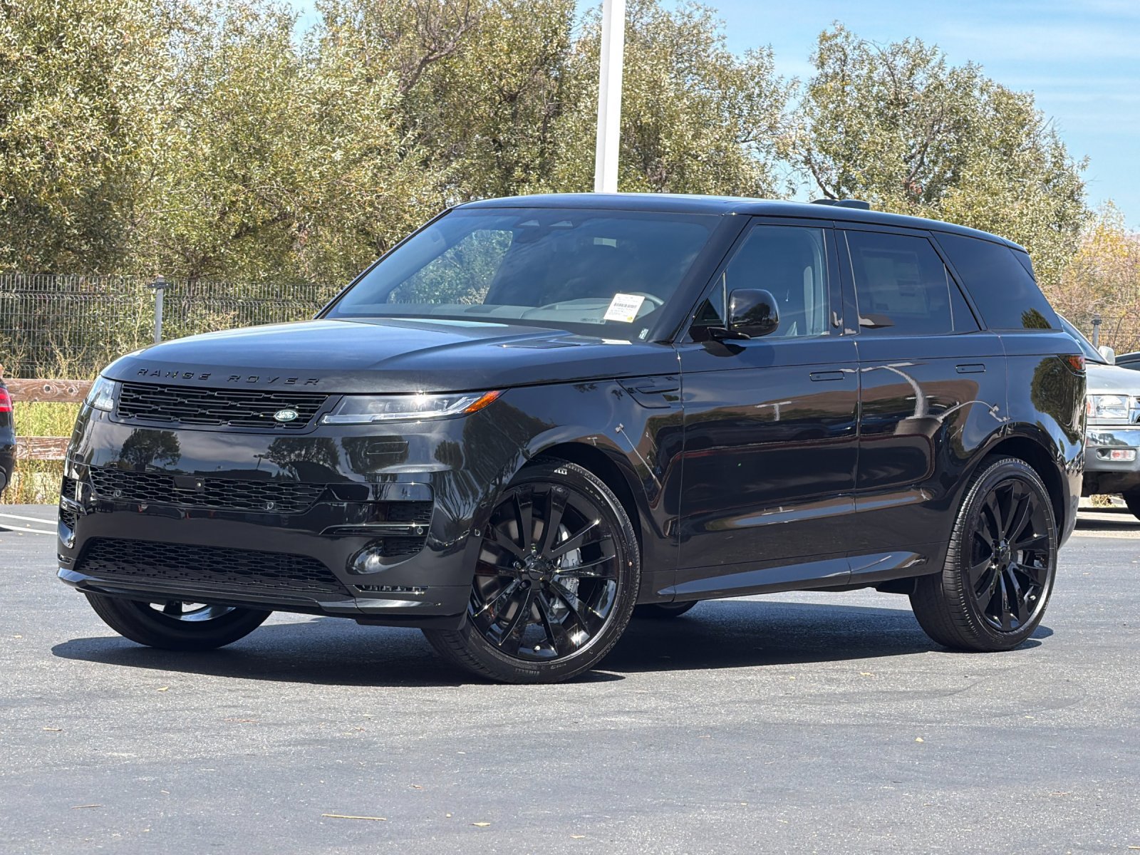 New 2026 Land Rover Range Rover Sport Dynamic SE AWD/4WD image 2