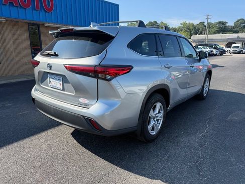 Used 2021 Toyota Highlander LE AWD/4WD image 13