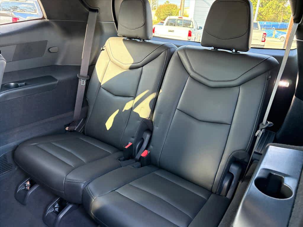 Used 2025 Cadillac XT6 Luxury FWD image 9
