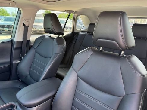 Used 2021 Toyota RAV4 Limited image 13