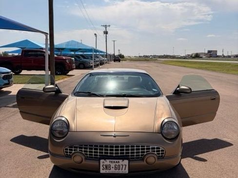 Used 2005 Ford Thunderbird RWD image 16