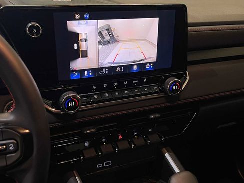 Used 2024 Chevrolet Colorado Z71 w/ Z71 Convenience Package 2 image 25