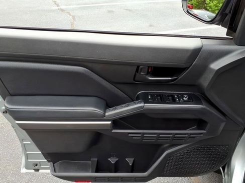 Certified 2024 Toyota Tacoma SR5 AWD/4WD image 15